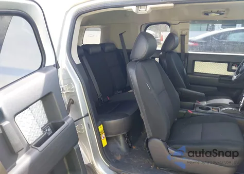 2008 Toyota Fj Cruiser z USA, uszkodzony, nr VIN JTEBU11F08K034747